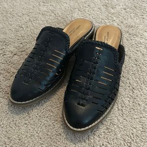 American Eagle black mules